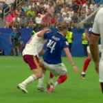 Rabiot da França comete faltas após cartão amarelo