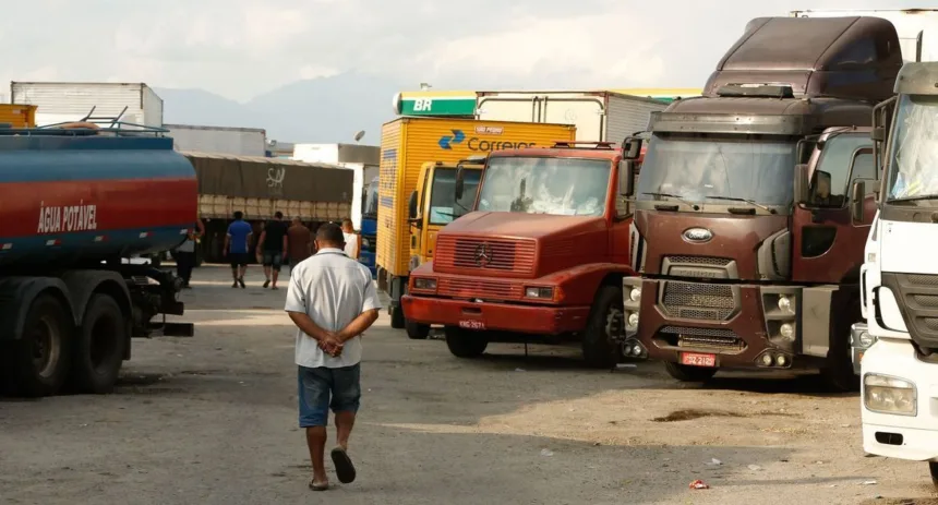 Senado aprova MP do Frete Mínimo para caminhoneiros