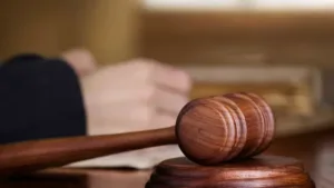 Decisão do TJ afasta marido viciado em apostas de casa