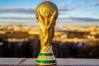 Taça da Copa do Mundo simbolizando a final inédita de 2026