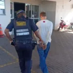 adolescente-e-apreendido-apos-empinar-moto,-fazer-zigue-zague-no-transito-e-resistir-a-abordagem-em-goiania