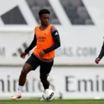 real-madrid-faz-proposta-final-para-renovar-com-vini-jr-e-admite-venda,-diz-jornal
