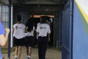 Estudantes retornando às aulas em Goiás