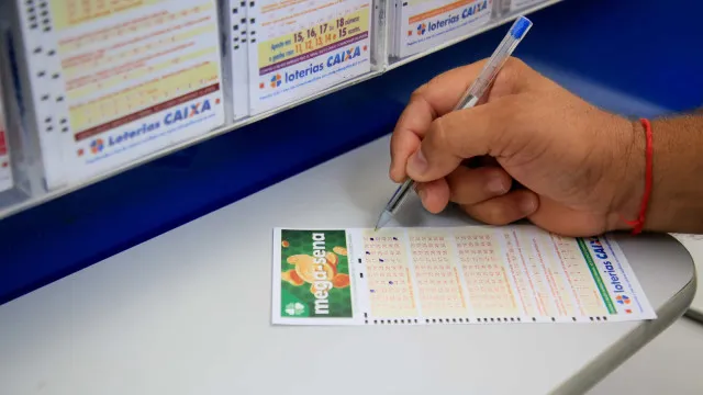 Mega-Sena acumula e próximo prêmio está estimado em R$ 100 milhões 1 Mega-Sena acumulada com prêmio de R$ 100 milhões