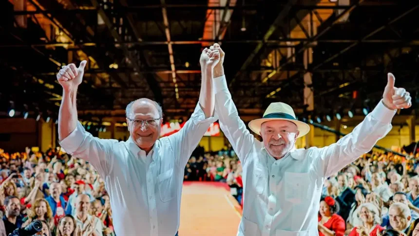 Lula anuncia candidatura à reeleição em evento do PT