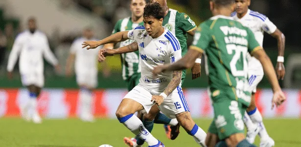 Cruzeiro e Chapecoense em ação na Copa do Brasil