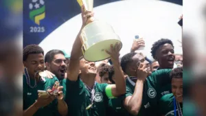 Técnico do Anápolis comemora ponto fora na Série C