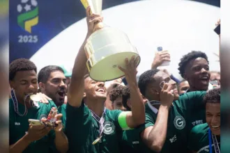 Técnico do Anápolis comemora ponto fora na Série C