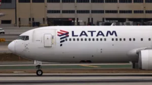 Arremetida de avião da Latam no Aeroporto do Galeão