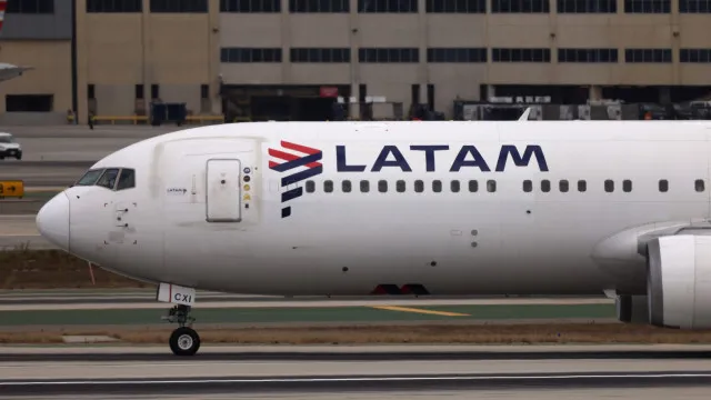 Arremetida de avião da Latam no Aeroporto do Galeão