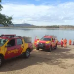Passageiros aguardam conserto de ônibus quebrado em Goiás