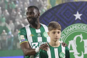 Chapecoense perde Bolasie para decisão contra Cruzeiro