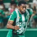 Marcos Vinícius, novo lateral do Goiás, em ação