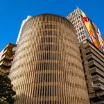 Parthenon Center Goiânia com estacionamento e torre comercial