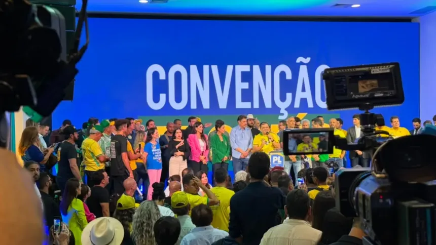 Convenção do PL Goiás com políticos no palco