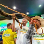 Líderes do PL Goiás na convenção ao som de berrante