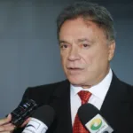 Álvaro Dias anuncia desistência do Senado no Paraná