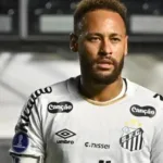 Neymar no Santos durante jogo contra o Remo