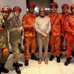 Gilberto Gil resgatado por bombeiros após susto em elevador