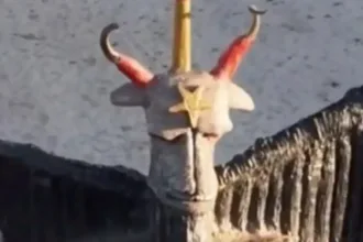 estatua-de-11-metros-em-homenagem-ao-diabo-e-inaugurada-no-ceara;-veja