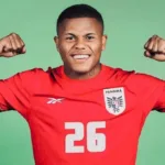Kahiser Lenis, atacante panamenho do Atlético-GO