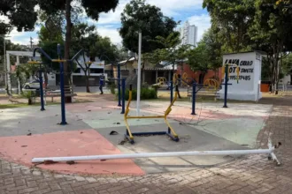 apos-destruicao-e-furtos-em-pracas-recem-reformadas-do-setor-central,-comurg-faz-reparos-e-pede-denuncias
