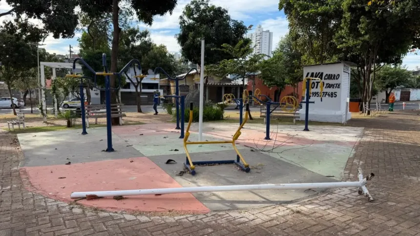 Após destruição e furtos em praças recém-reformadas do Setor Central, Comurg faz reparos e pede denúncias 1 apos-destruicao-e-furtos-em-pracas-recem-reformadas-do-setor-central,-comurg-faz-reparos-e-pede-denuncias