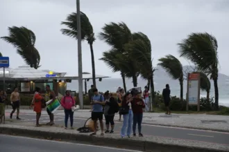 Vendaval no Rio com previsão de rajadas de até 76 km/h