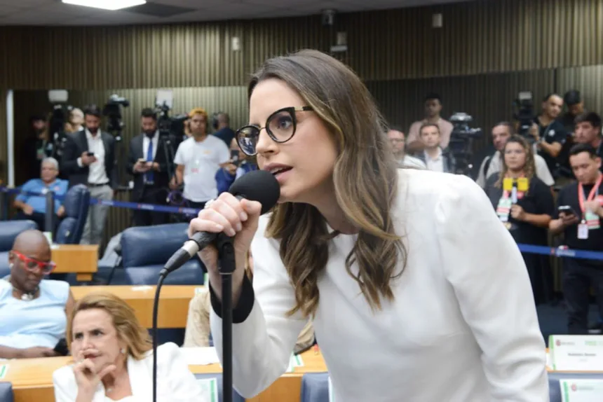 patrimonio-de-zoe-martinez-passa-de-r$-646-mil-para-r$-2,1-milhoes-em-dois-anos