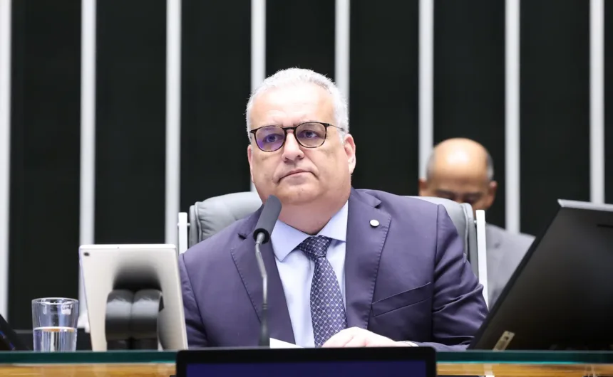 Flávio Bolsonaro anuncia Alfredo Gaspar como vice 1 flavio-bolsonaro-anuncia-alfredo-gaspar-como-vice