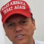 tarcisio-de-freitas-diz-que-nao-colocaria-o-bone-de-donald-trump-novamente