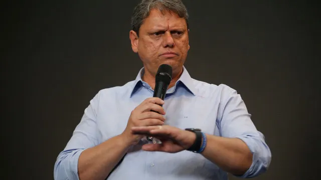 Tarcísio defende privatização da CPTM durante greve