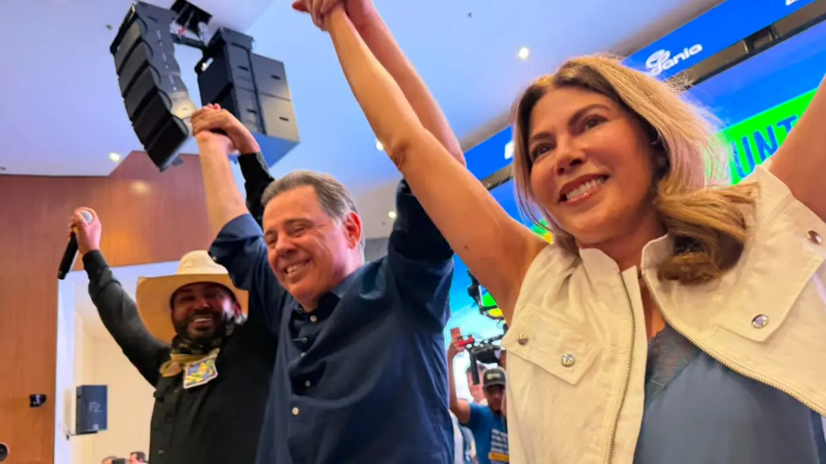 Marconi chega à convenção do PSDB sob aplausos e agita militantes