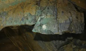 caverna-na-alemanha-revela-estatuetas-de-aves-de-40-mil-anos,-menores-que-uma-unha