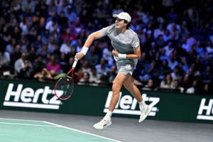brasileiro-joao-fonseca-avanca-no-aberto-do-canada-apos-superar-stefanos-tsitsipas-no-tenis