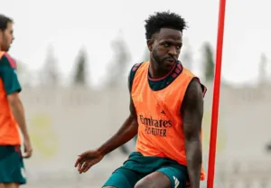 real-madrid-oferece-novo-acordo-milionario-e-busca-estender-contrato-de-vini-jr.-ate-2031