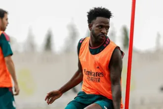real-madrid-oferece-novo-acordo-milionario-e-busca-estender-contrato-de-vini-jr.-ate-2031
