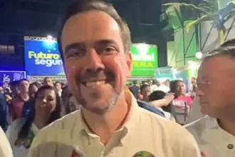 Gustavo Mendanha em convenção política como candidato a senador
