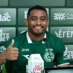 novo-reforco-do-goias-revela-que-sentia-“raiva”-do-pai-e-emociona-ao-contar-historia-de-perdao