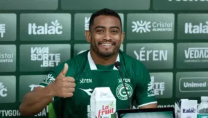 novo-reforco-do-goias-revela-que-sentia-“raiva”-do-pai-e-emociona-ao-contar-historia-de-perdao