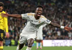vini-jr-comemora-renovacao-com-o-real-madrid:-“sonho-continua”