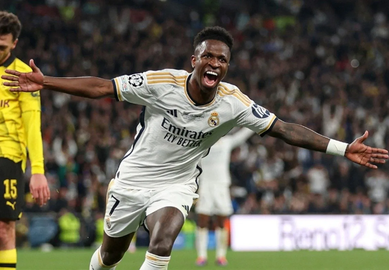 Vini Jr comemora renovação com o Real Madrid: “Sonho continua”