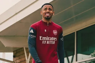 Gabriel Jesus em campo, contratação pelo Napoli em negociação