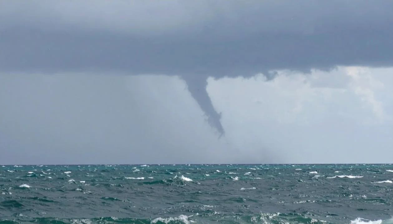 Ciclone extratropical provoca temporais no Sul e Sudeste; RS entra em alerta para risco de tornados