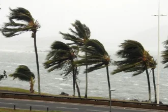 ciclone-bomba-nao-atinge-rio-diretamente,-mas-traz-alerta-de-ventos-intensos