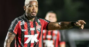 marinho-decide,-vitoria-vence-e-elimina-athletico-na-copa-do-brasil-–-terra