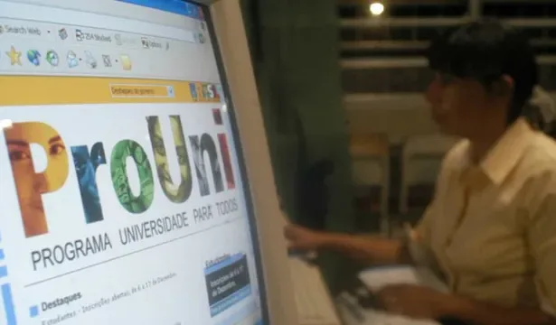 Estudante com bolsa Prouni negada por extratos de apostas