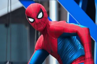 homem-aranha-prende-imigrantes-em-montagem-publicada-pela-casa-branca