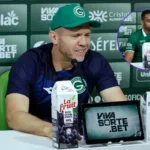 Marcos Vinícius estreia pelo Goiás contra o Londrina