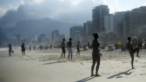Ventos fortes no Rio de Janeiro fecham Cristo Redentor e Bondinho
